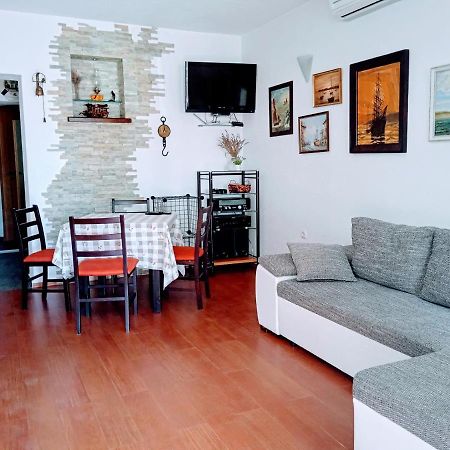 Harbour-Side Apartment With Beautiful Terrace Podgora Bagian luar foto