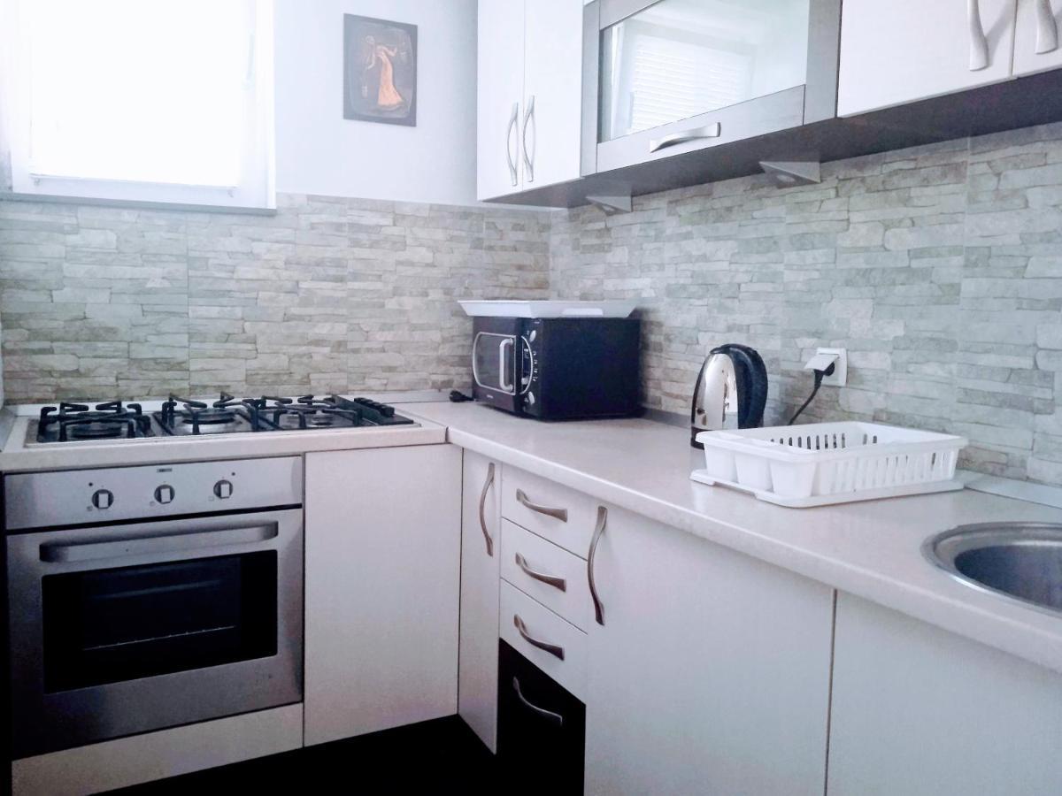 Harbour-Side Apartment With Beautiful Terrace Podgora Bagian luar foto