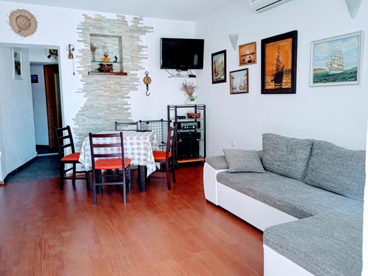 Harbour-Side Apartment With Beautiful Terrace Podgora Bagian luar foto
