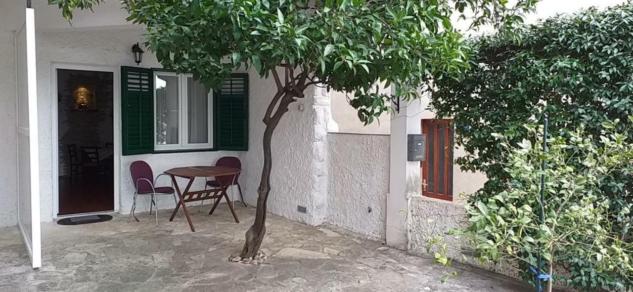 Harbour-Side Apartment With Beautiful Terrace Podgora Bagian luar foto